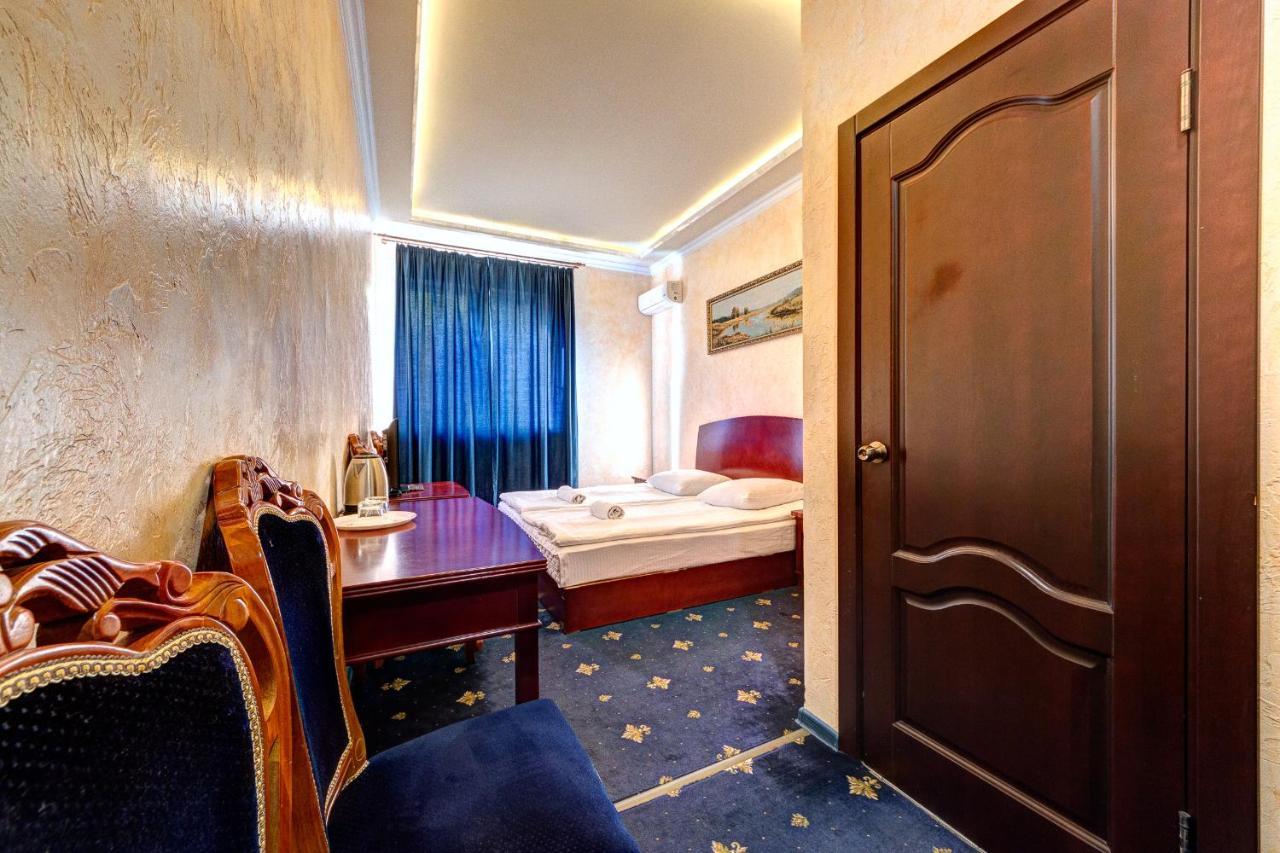 Hotel Kiev Lomakin Экстерьер фото
